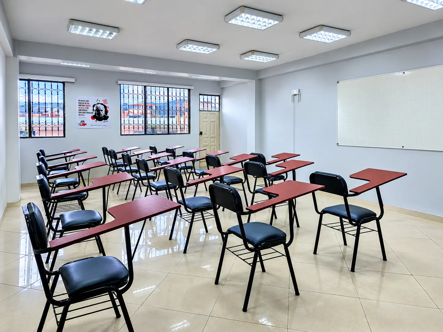 Aulas equipadas para preparación ESPOCH y UNACH