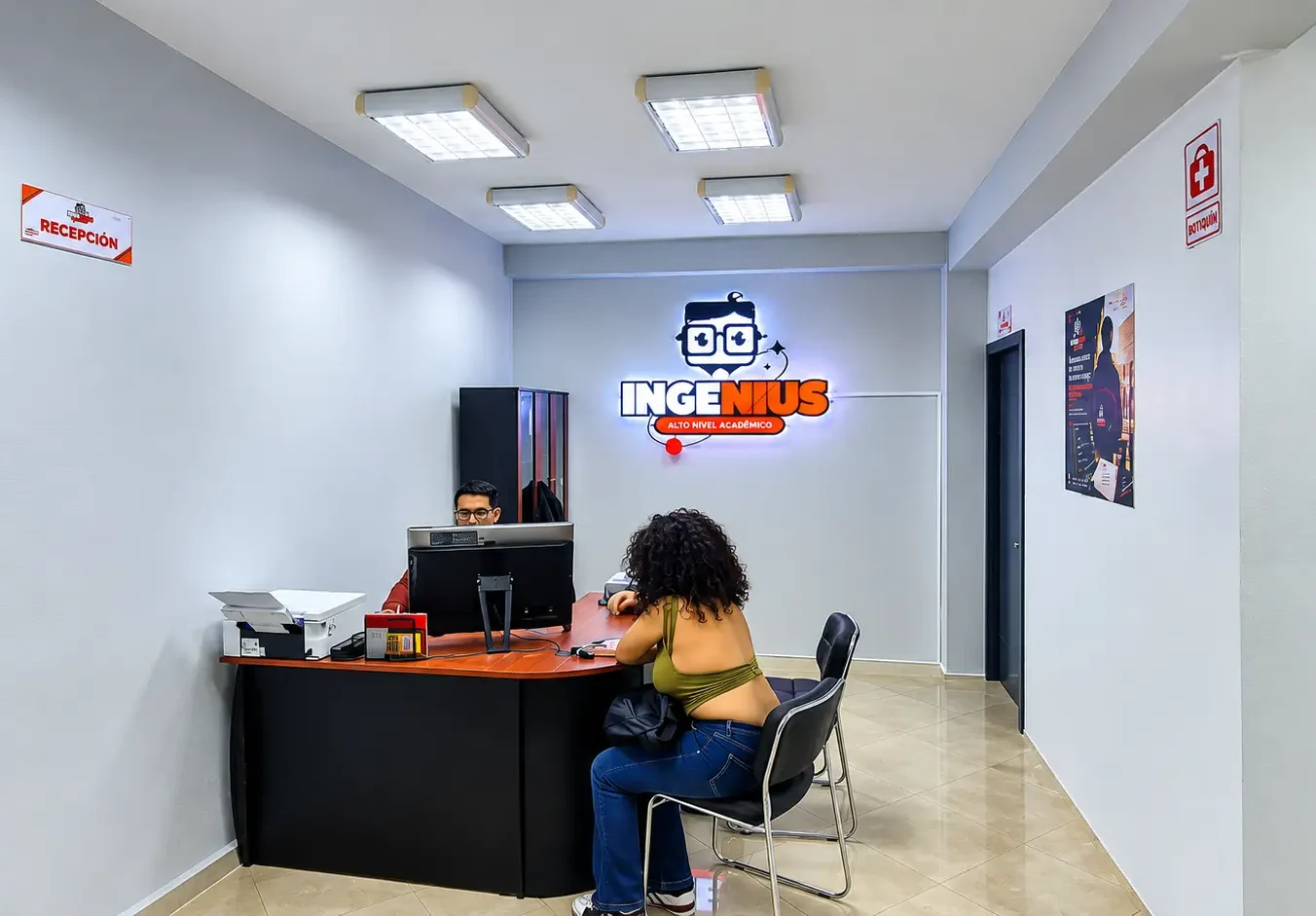 Recepción y atención al estudiante InGenius Riobamba